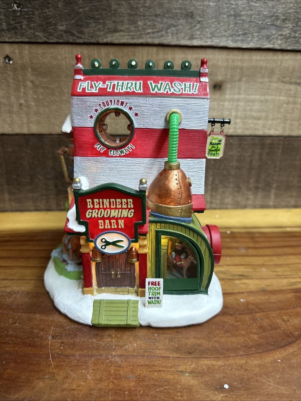 LEMAX Lighted Christmas Village Fly-Thru Reindeer Grooming Barn Wash In Box
